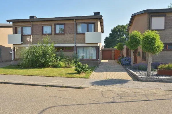 Twee-onder-één-kap te koop: Dorpsstraat 157, Bingelrade Bingelrade