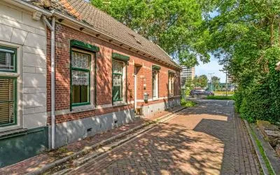 Tussenwoning te koop: Dorpsstraat 189, Hoogvliet Rotterdam