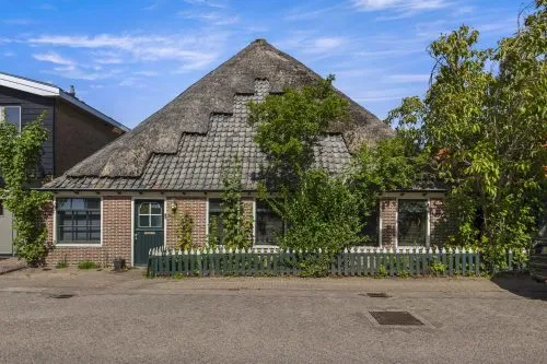 Twee-onder-één-kap te koop: Dorpsstraat 198, Warmenhuizen