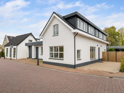 Vrijstaande woning te koop: Dorpsstraat 216, Zevenhuizen