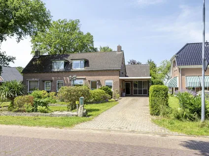 Twee-onder-één-kap te koop: Dorpsstraat 4, Gees Gees