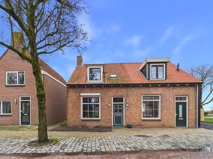 Twee-onder-één-kap te koop: Dorpsstraat 4, Sint Kruis