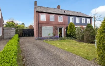 Twee-onder-één-kap te koop: Dorpsstraat 65, Lieshout Lieshout