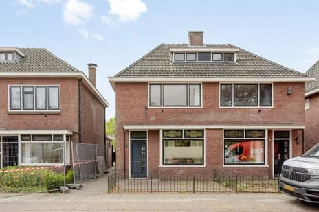 Twee-onder-één-kap te koop: Dorpsstraat 9, Dorp Lonneker Enschede