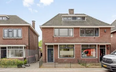 Twee-onder-één-kap te koop: Dorpsstraat 9, Dorp Lonneker Enschede