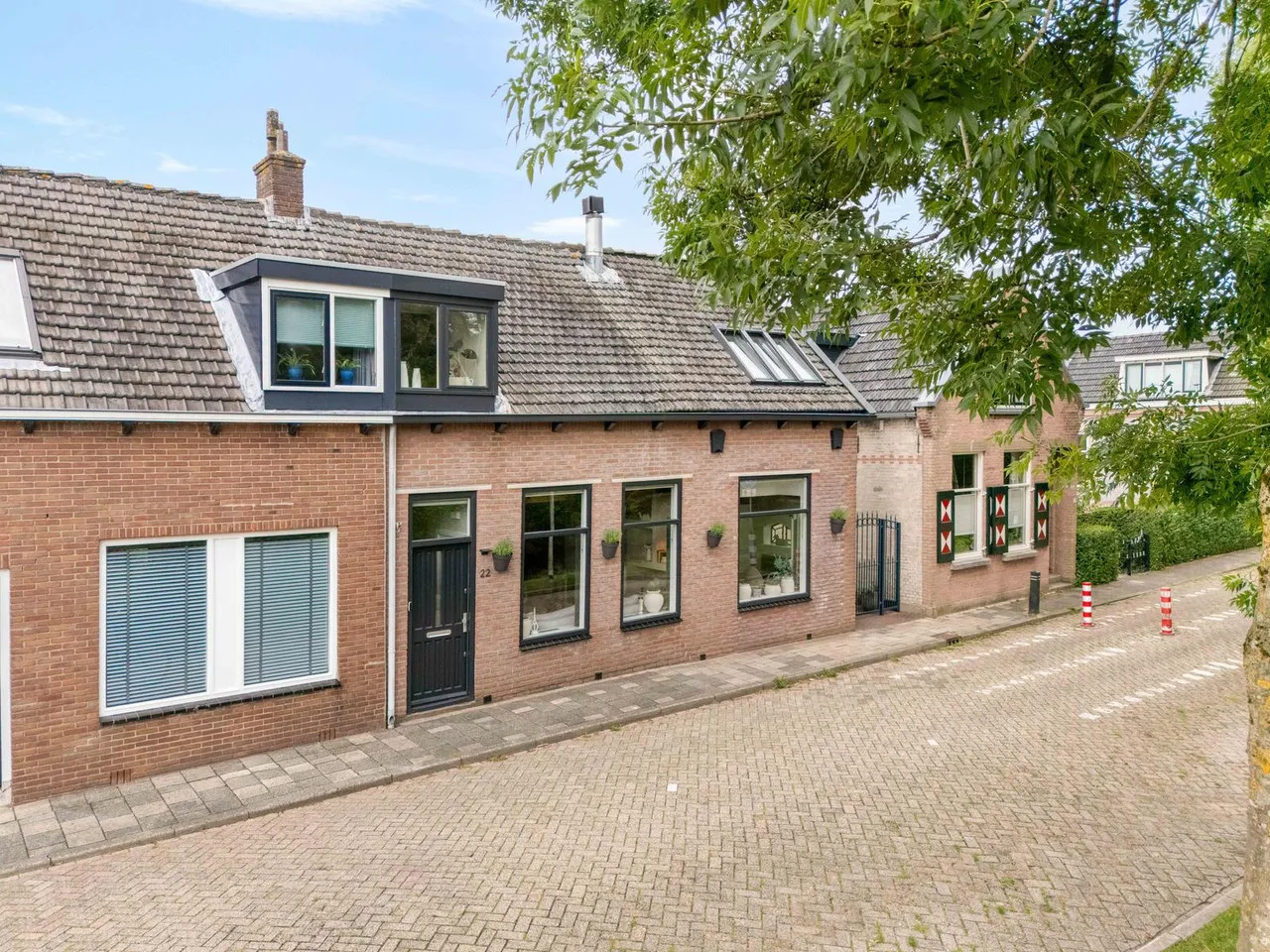 Twee-onder-één-kap te koop: Dorpsstraat-oost 22, Barendrecht