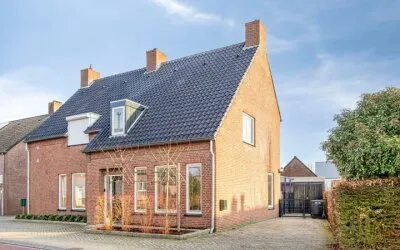 Twee-onder-één-kap te koop: Dorpstraat 115A, Leende Leende
