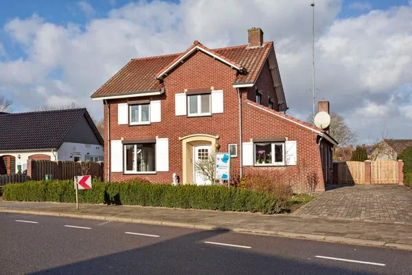 Vrijstaande woning te koop: Dorpstraat 22, Leveroy Leveroy