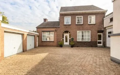 Twee-onder-één-kap te koop: Dorpstraat 51, Buchten Buchten