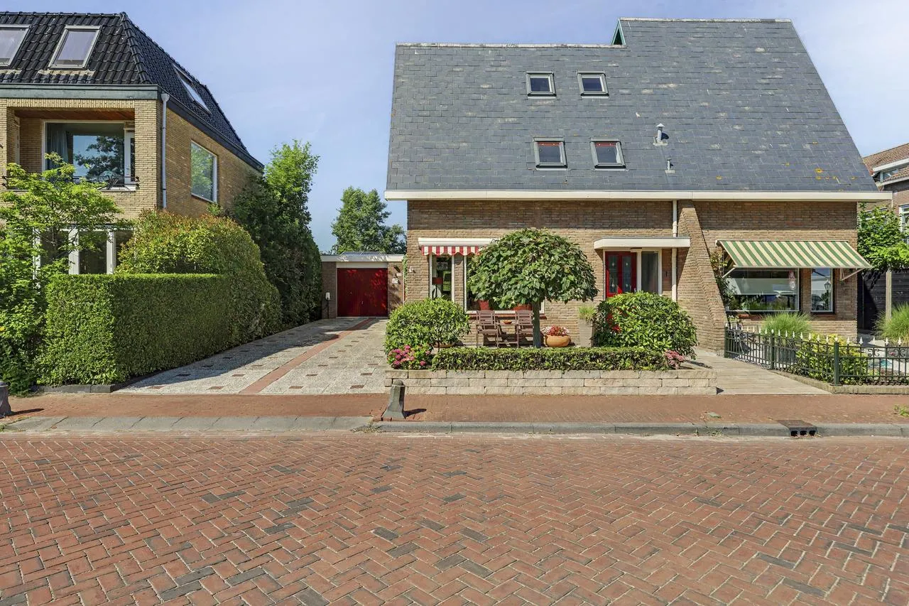 Twee-onder-één-kap te koop: Dorpsweg 10, Reeuwijk