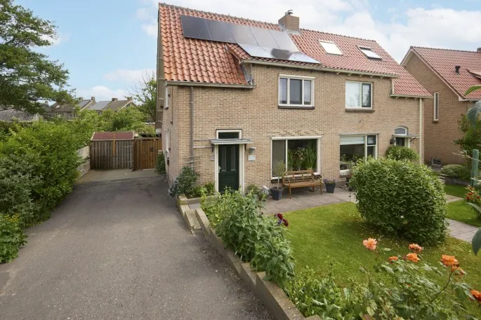 Twee-onder-één-kap te koop: Dorpsweg 19, Lange weide en omgeving Oudendijk