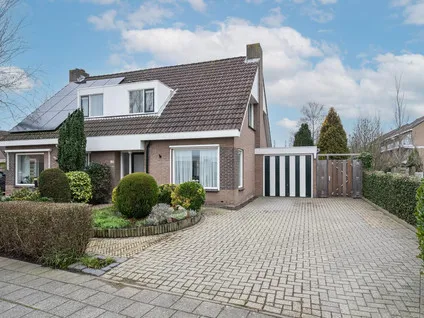 Twee-onder-één-kap te koop: Dorpsweg 91, Sommelsdijk vogelbuurt west Sommelsdijk