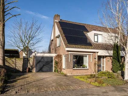 Twee-onder-één-kap te koop: Dorpsweg 93, Sommelsdijk vogelbuurt west Sommelsdijk