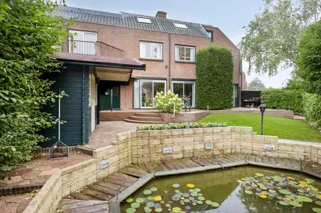 Tussenwoning te koop: Dotterbloemkreek 41, Voorhof Leiderdorp