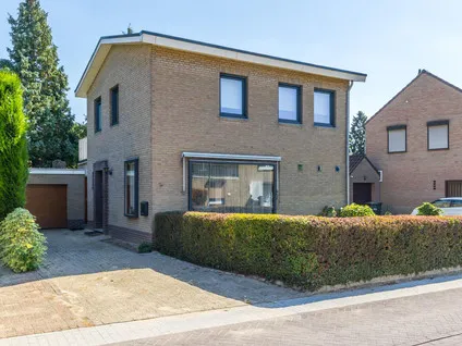 Twee-onder-één-kap te koop: Douvenderweg 6, Oirsbeek Oirsbeek