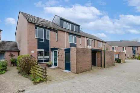 Tussenwoning te koop: Dovenetel 8, De Greiden Heerenveen
