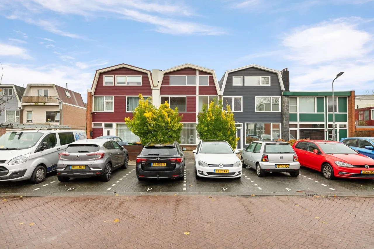 Tussenwoning te koop: Dovenetelweg 69, Zaandam