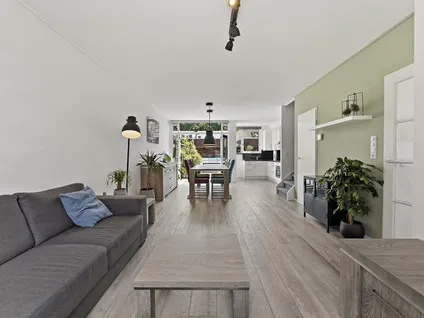Tussenwoning te koop: Dr. A. Brediusstraat 25, Houtwijk 'S-Gravenhage