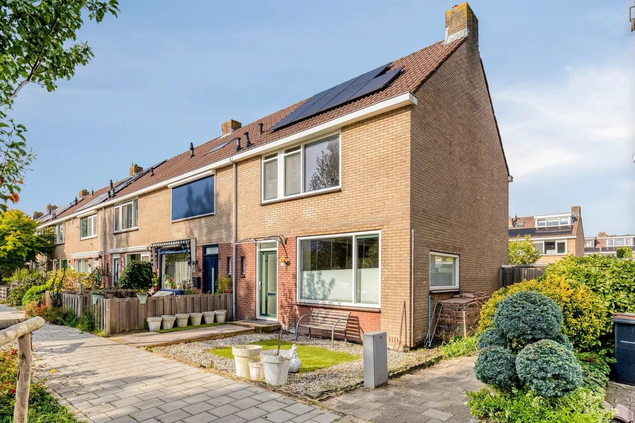 Hoekwoning te koop: Dr. Albert Schweitzerlaan 131, Purmerend