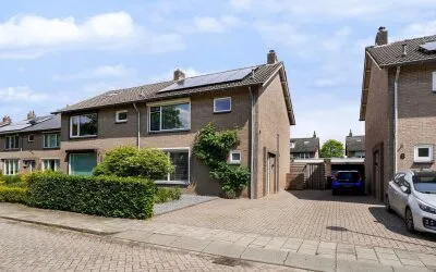 Twee-onder-één-kap te koop: Dr. Ariënsstraat 10, Rauwbraken Berkel-Enschot