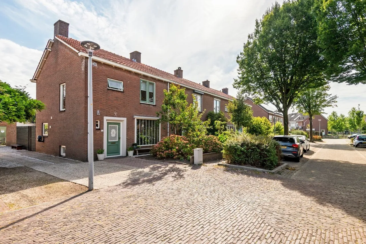 Hoekwoning te koop: Dr. Bosstraat 14, Tiel