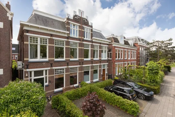 Twee-onder-één-kap te koop: Dr. Boumaweg 11, Stationsbuurt Sneek