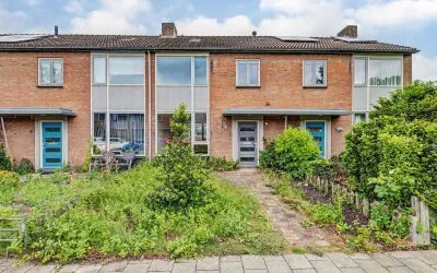 Tussenwoning te koop: Dr. de Brouwerstraat 4, De Baarzen Vught