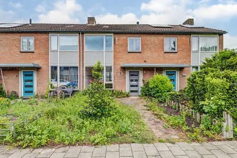 Tussenwoning te koop: Dr. de Brouwerstraat 4, De Baarzen Vught