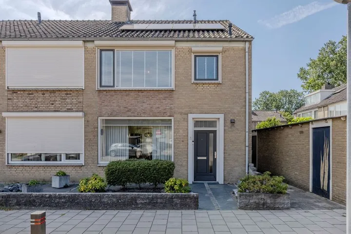 Hoekwoning te koop: Dr. Donker Curtiusstraat 6, Waalwijk