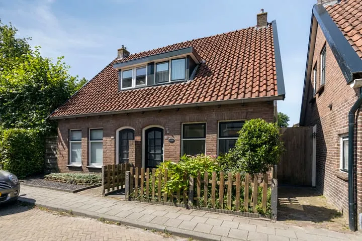 Twee-onder-één-kap te koop: Dr.Dreeslaan 8, Wolvega-Centrum Wolvega