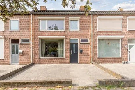 Tussenwoning te koop: Dr Ensinkstraat 16, De Beek Halsteren