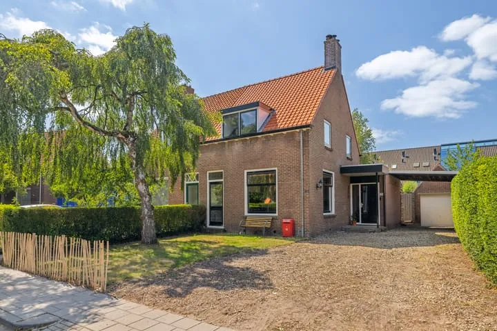 Twee-onder-één-kap te koop: Dr. J.J.F. Steijlingweg 14, Maartensdijk Kern Maartensdijk