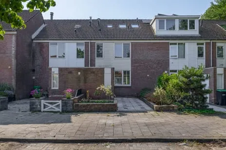 Tussenwoning te koop: Dr. J. Presserstraat 125, Houtwijk 'S-Gravenhage