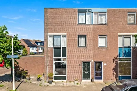 Tussenwoning te koop: Dr. J. Presserstraat 150, Houtwijk Haag