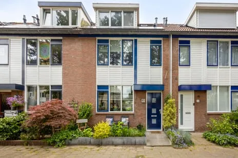 Tussenwoning te koop: Dr. J. Presserstraat 52, Houtwijk 'S-Gravenhage
