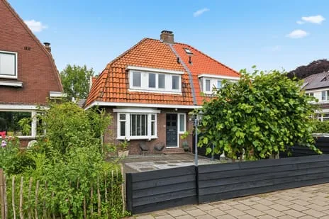 Twee-onder-één-kap te koop: Dr. Jan Mulderstraat 2, Rooswijk Zaandijk