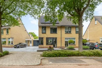 Tussenwoning te koop: Dr. Kolfflaan 55, Hagenbroek Kampen