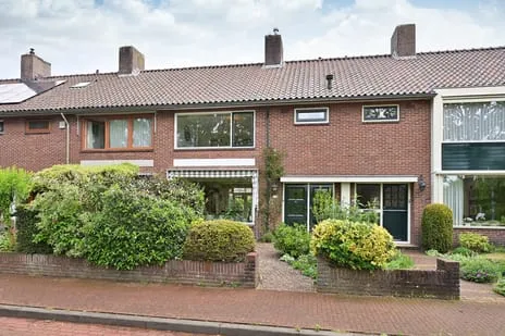 Tussenwoning te koop: Dr. Lelylaan 73, Zenderwijk Huizen