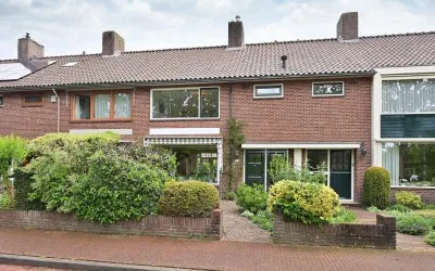 Tussenwoning te koop: Dr. Lelylaan 73, Zenderwijk Huizen