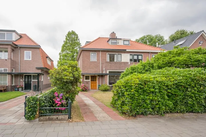 Twee-onder-één-kap te koop: Dr. Letteplein 13, De Bilt West De Bilt