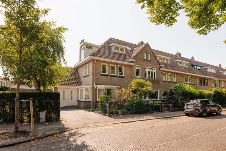 Corner house for sale: Dr. Mansveltkade 20, Oostdorp Wassenaar