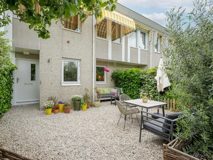 Tussenwoning te koop: Dr. Martinus van der Stoelstraat 48, Starrenburg Voorschoten
