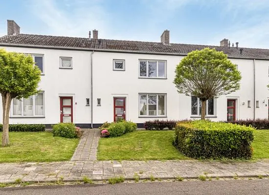 Tussenwoning te koop: Dr. Nolensplein 7, Dr. Nolensplein en omgeving Heerlen