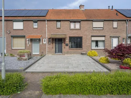 Tussenwoning te koop: Dr. Poelsstraat 10, Amstenrade Amstenrade