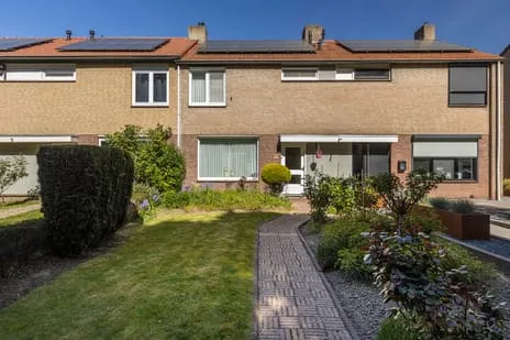 Tussenwoning te koop: Dr. Poelsstraat 20, Einighausen Einighausen