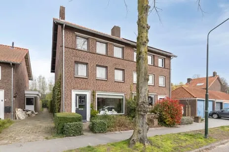 Twee-onder-één-kap te koop: Dr. Verbeeksingel 2, Vijverwijk Veghel