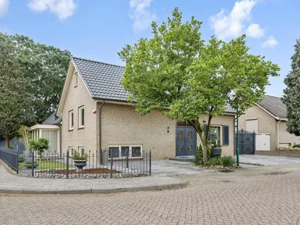Vrijstaande woning te koop: Dr. W. Dreesstraat 1, Berghem-Noord Berghem