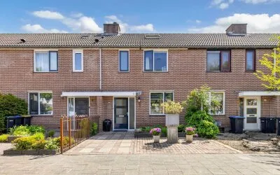 Tussenwoning te koop: Dr. W.M. Verhaarlaan 19, Emmeloord-de Erven Emmeloord