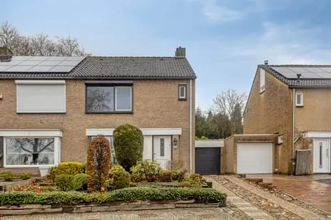 Tussenwoning te koop: Dr. Albert Schweitzerstraat 42, De Dem en omgeving Hoensbroek