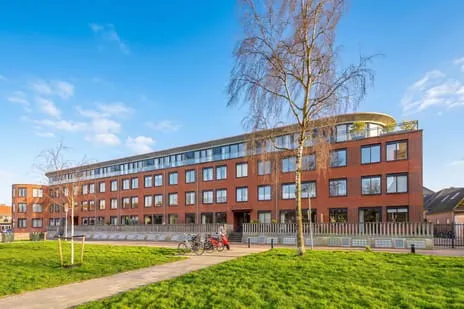 Appartement te koop: Dr. P.J.H. Cuypersplein 1-33, Johannes Geradtswegbuurt Hilversum